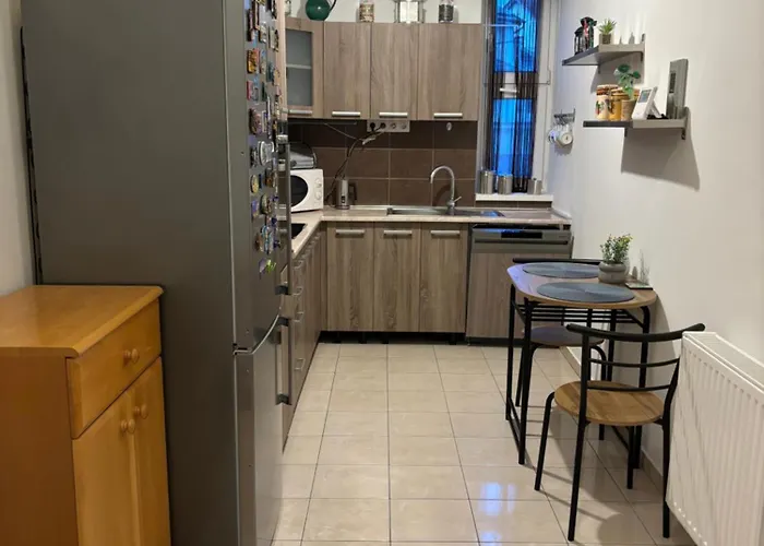 Platanwood Comforthome 公寓 *